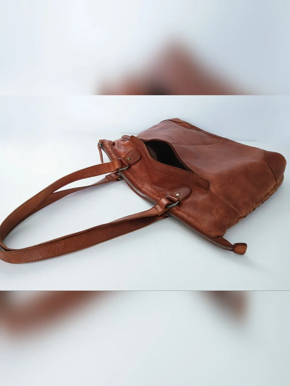 Vilenca Holand Classic Woven Leather Laptop Bag. Pre-owned.